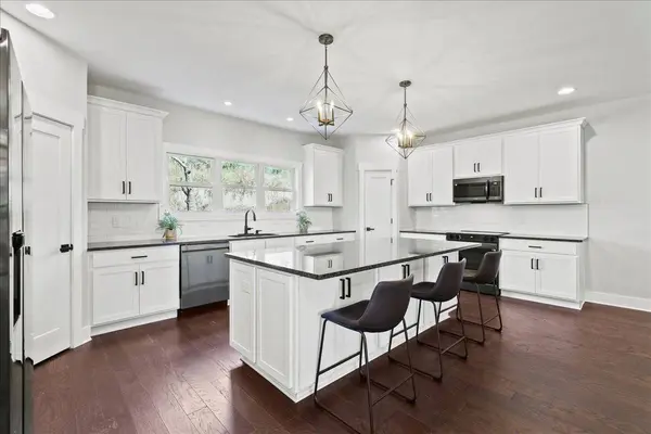 1227 N Avondale Cir, Nashville, TN 37207