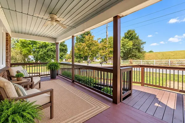583 Brattontown Cir, Lafayette, TN 37083