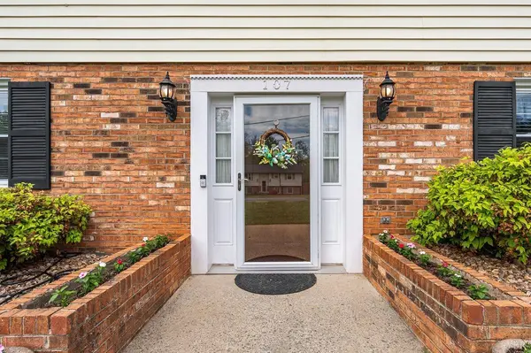 107 Forest Park DR, Forest, VA 24551