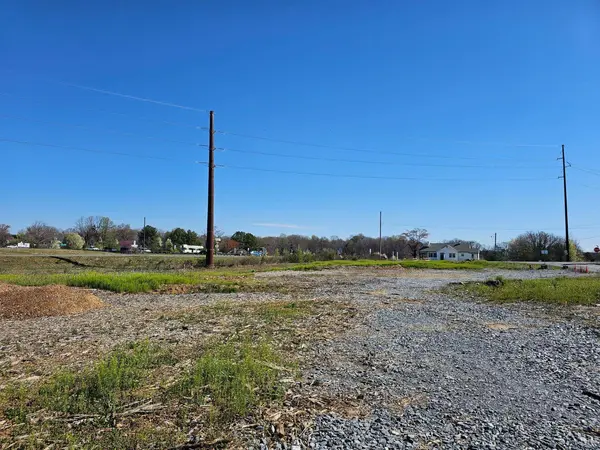 2 Sunburst RD, Evington, VA 24550