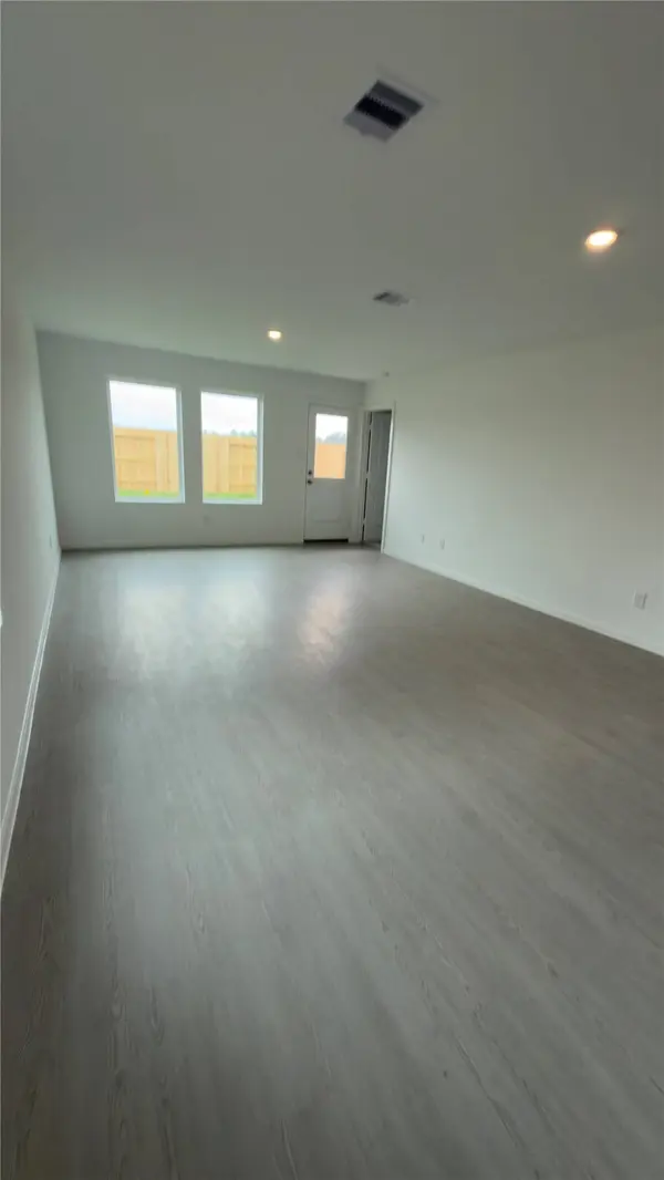 20050 White Dove Tr, Crosby, TX 77532