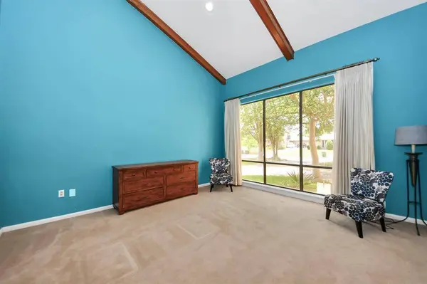 15163 Diana LN, Houston, TX 77062