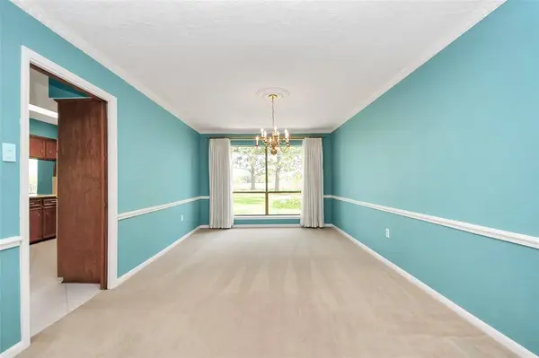 15163 Diana LN, Houston, TX 77062