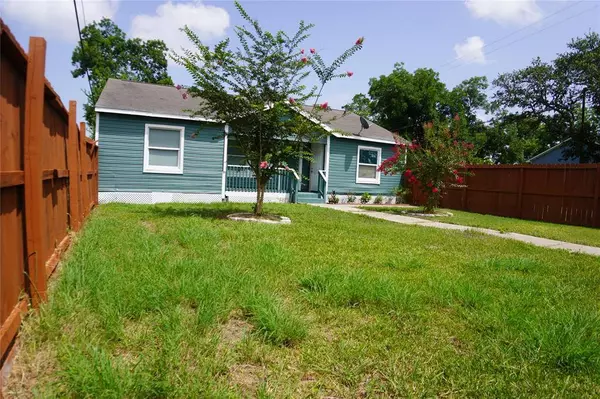 6803 6th ST, Hitchcock, TX 77563