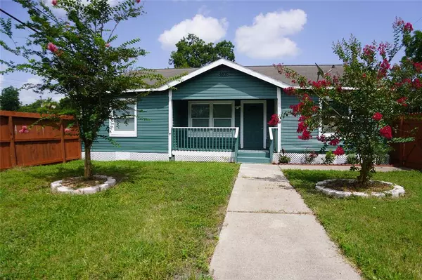 6803 6th ST, Hitchcock, TX 77563