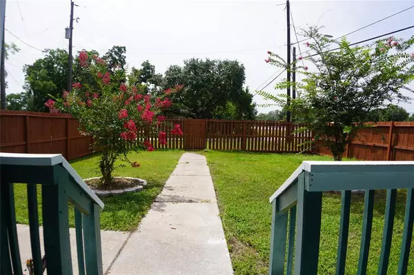 6803 6th ST, Hitchcock, TX 77563