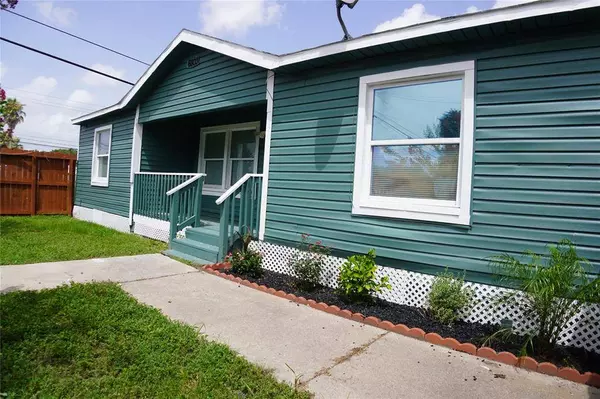 6803 6th ST, Hitchcock, TX 77563