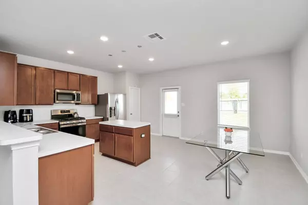 4502 River RD, Richmond, TX 77469