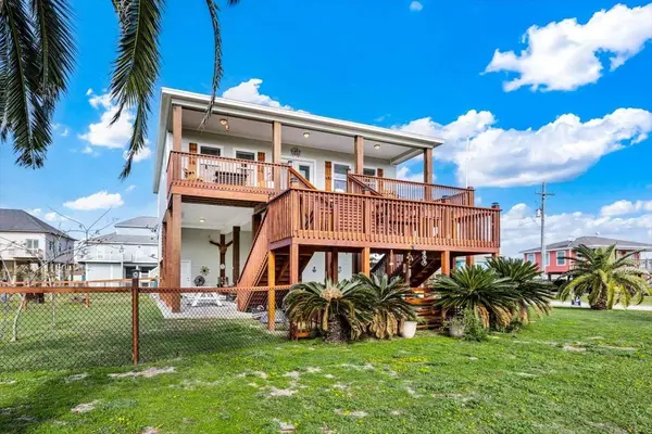 919 Eastview, Crystal Beach, TX 77650
