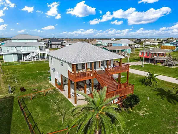 919 Eastview, Crystal Beach, TX 77650