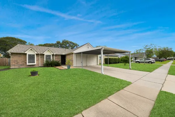 1113 Maple Creek DR, La Porte, TX 77571