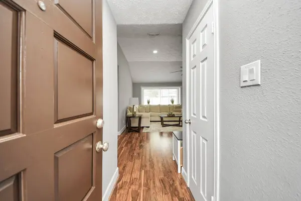 1113 Maple Creek DR, La Porte, TX 77571