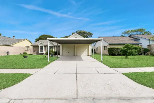 1113 Maple Creek DR, La Porte, TX 77571