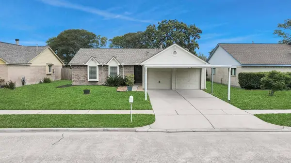 1113 Maple Creek DR, La Porte, TX 77571