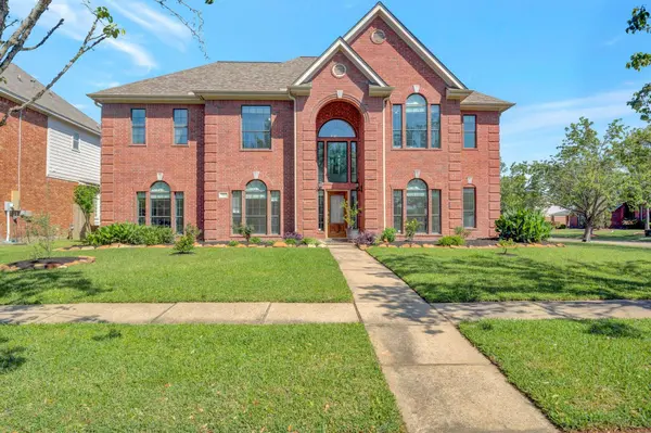 301 Winding Oak LN S, League City, TX 77573