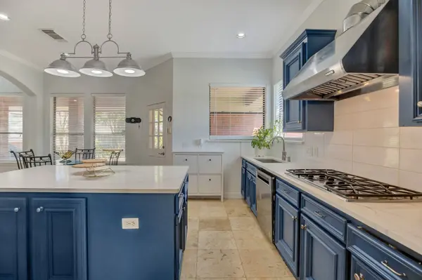 301 Winding Oak LN S, League City, TX 77573