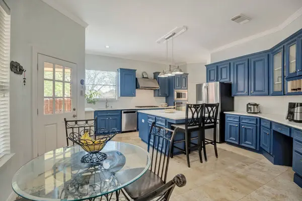 301 Winding Oak LN S, League City, TX 77573