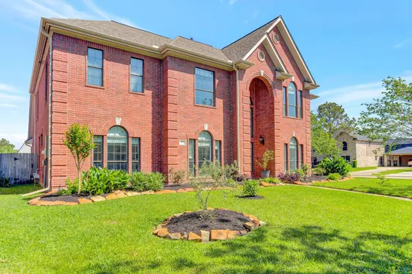 301 Winding Oak LN S, League City, TX 77573