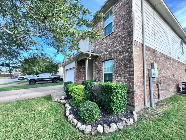 11009 Groveshire DR, Texas City, TX 77591