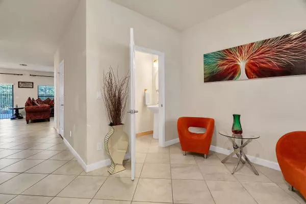 4642 Silver Saw LN, Lake Worth, FL 33463