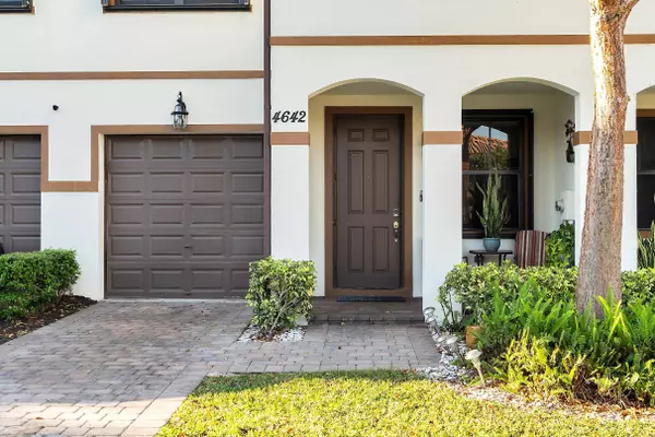 4642 Silver Saw LN, Lake Worth, FL 33463