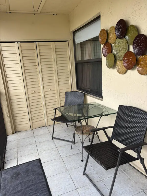 7106 GOLF COLONY CT #201, Lake Worth, FL 33467