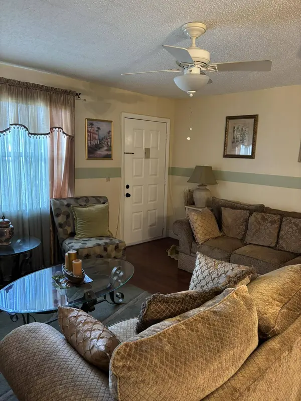 7106 GOLF COLONY CT #201, Lake Worth, FL 33467