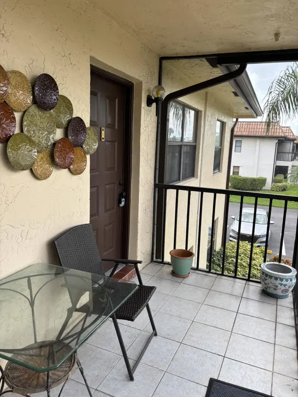 7106 GOLF COLONY CT #201, Lake Worth, FL 33467