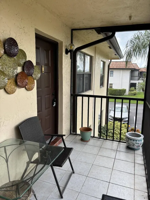 7106 GOLF COLONY CT #201, Lake Worth, FL 33467