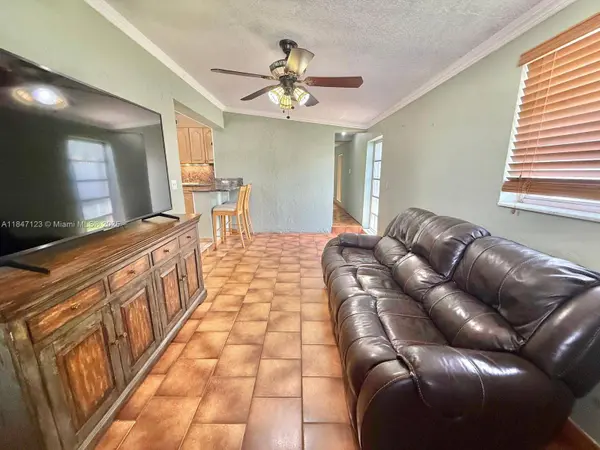 11500 SW 43rd Ter, Miami, FL 33165