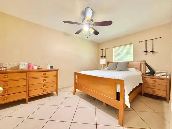 11500 SW 43rd Ter, Miami, FL 33165