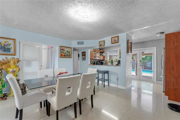 10920 NW 41st St, Miami, FL 33165