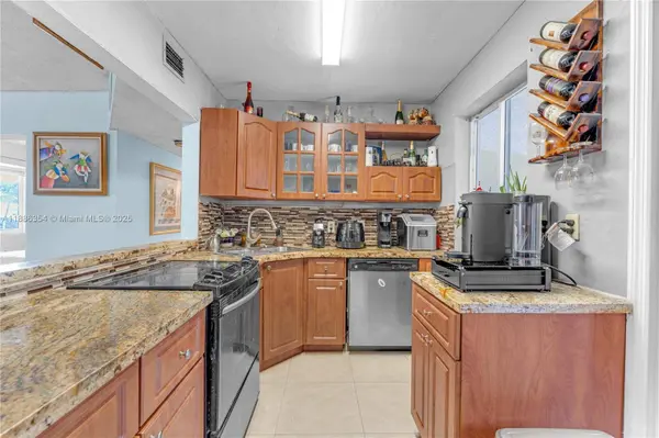 10920 NW 41st St, Miami, FL 33165