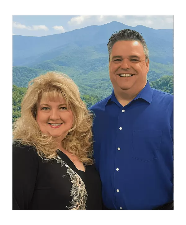 Meet Stacy & Jeff Dunn/The Dunn Duo: Knoxville’s Trusted Real Estate Experts