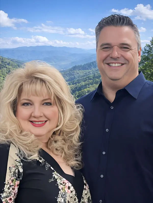 Jeff Dunn and Stacy Dunn The Dunn Duo at LPT Realty