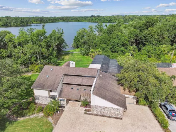 2103 N GOLFVIEW DR, Plant City, FL 33566