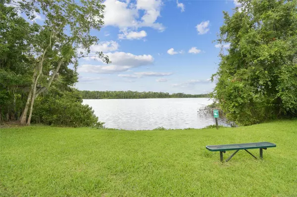 2103 N GOLFVIEW DR, Plant City, FL 33566