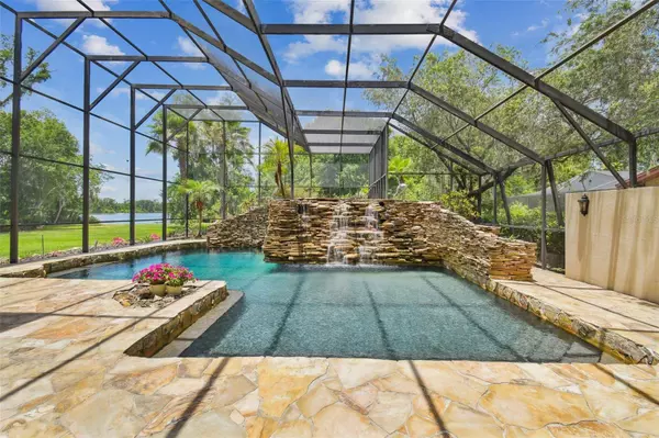 2103 N GOLFVIEW DR, Plant City, FL 33566