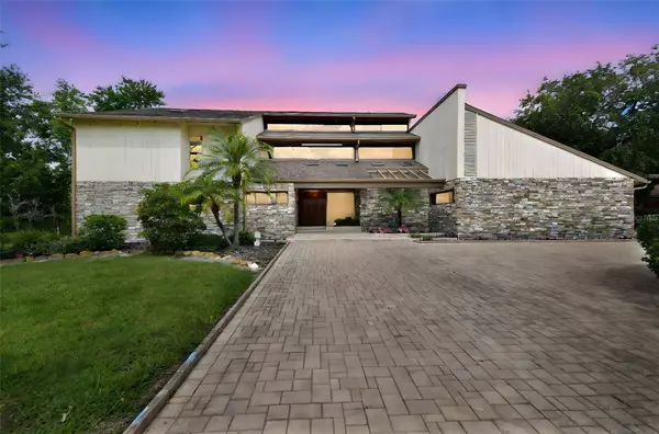 2103 N GOLFVIEW DR, Plant City, FL 33566