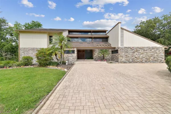 2103 N GOLFVIEW DR, Plant City, FL 33566