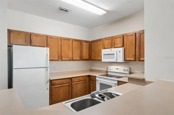 8136 CLAIRE ANN DR #207, Orlando, FL 32825