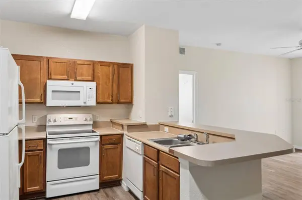 8136 CLAIRE ANN DR #207, Orlando, FL 32825