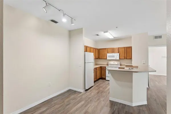 8136 CLAIRE ANN DR #207, Orlando, FL 32825