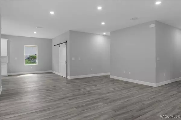 46 Oak Village BLVD, Homosassa, FL 34446