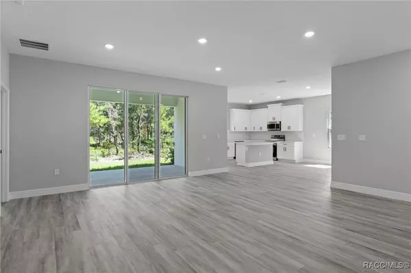 46 Oak Village BLVD, Homosassa, FL 34446