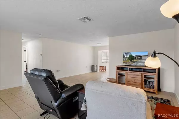 52 S Columbus ST, Beverly Hills, FL 34465