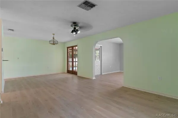 909 W Beakrush LN, Beverly Hills, FL 34465