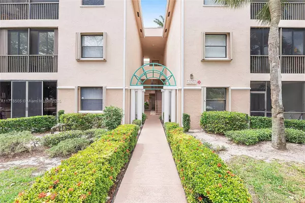 4101 E Coral Tree Cir #313, Coconut Creek, FL 33073