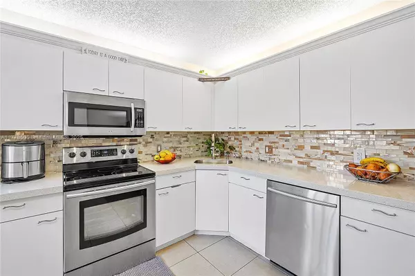 4101 E Coral Tree Cir #313, Coconut Creek, FL 33073