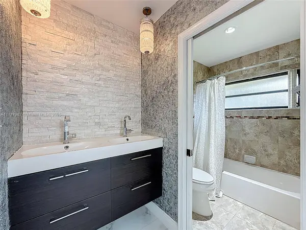 750 NW 77th Ave, Plantation, FL 33324